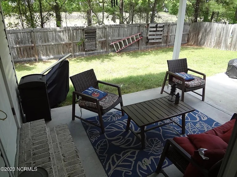 205 S Pointe Dr #B — Photo 7