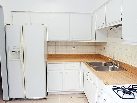 3rd image of 415 S Lombard Ave APT 301