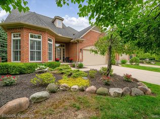 5510 River Park Ct, Waterford, MI 48327