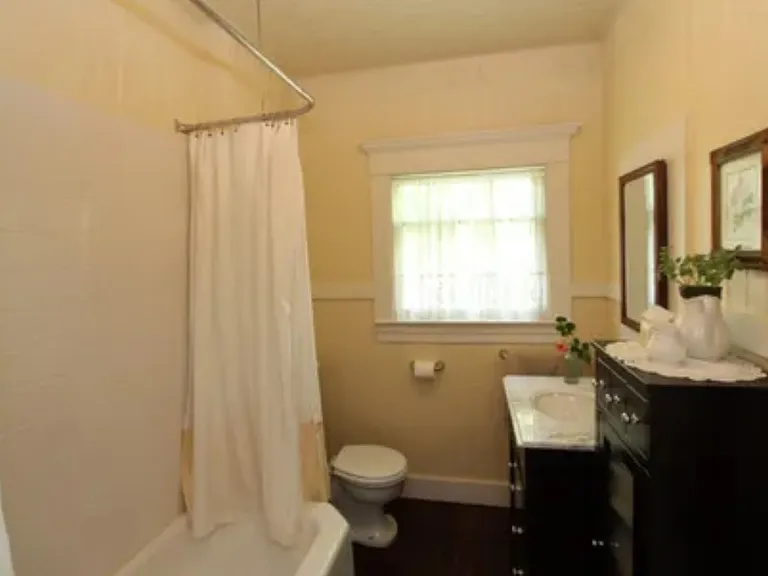 2702 Virginia St — Photo 10