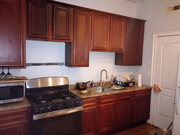 5th image of 2831 W Polk St #3