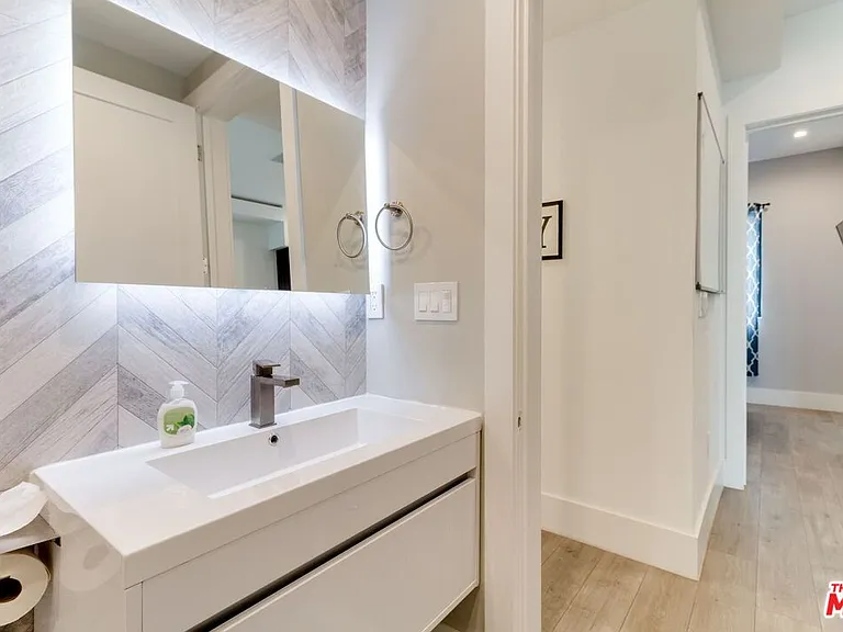 4826 W Pickford — Photo 13