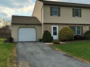 554 W Main St #B, New Holland, PA 17557