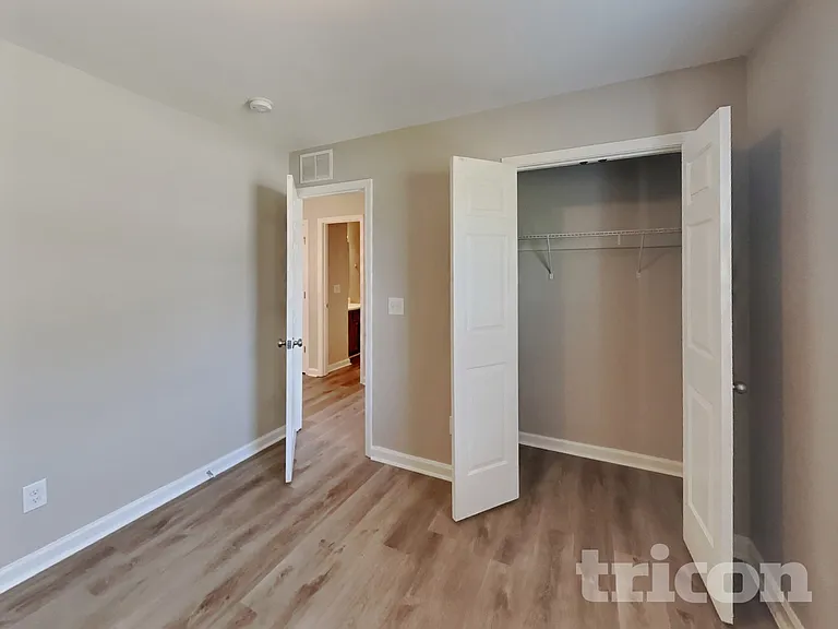 2410 King Malcolm Ln — Photo 11
