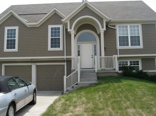 21317 W 120th St, Olathe, KS 66061