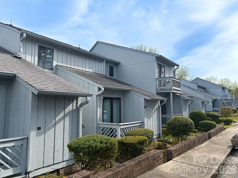 100 Willow Run Dr #2 — Photo 30