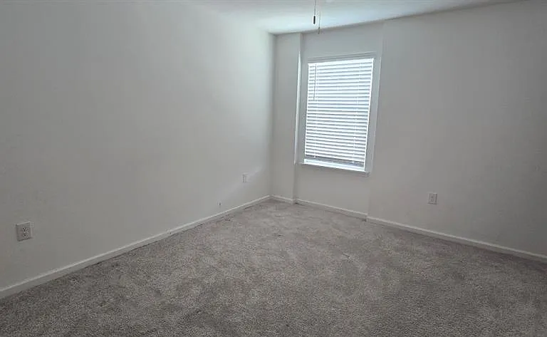 3980 NE 34th Ave — Photo 11