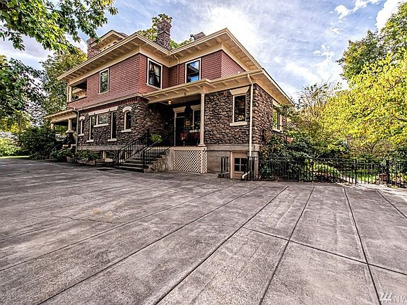 2nd image of 125 Newell St