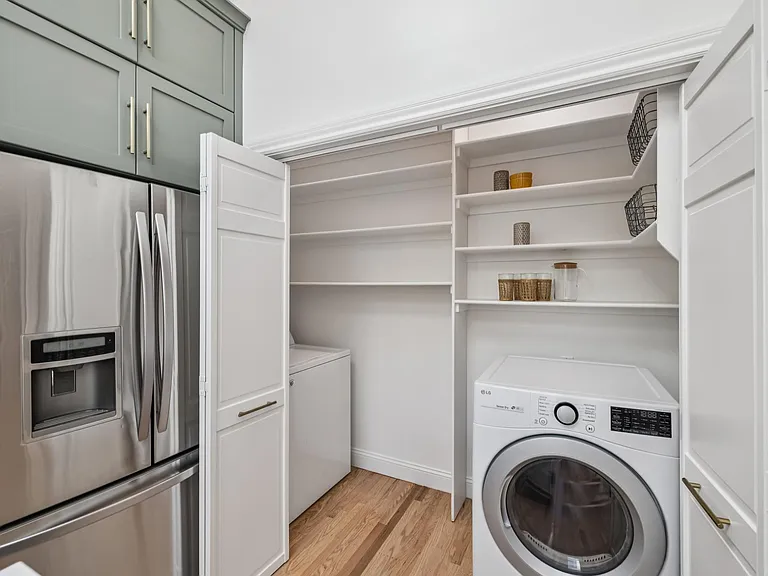 2718 Pine St — Photo 4
