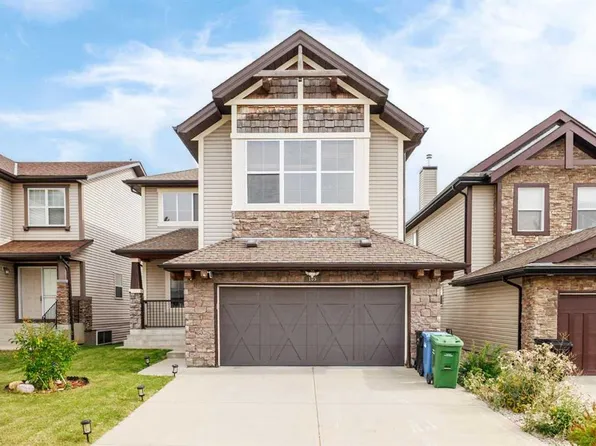 105 NW Cortina Bay SW, Calgary, AB T3H 0B5