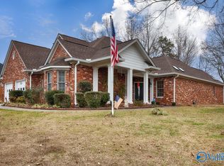 70 Cardinal Dr, Guntersville, AL 35976