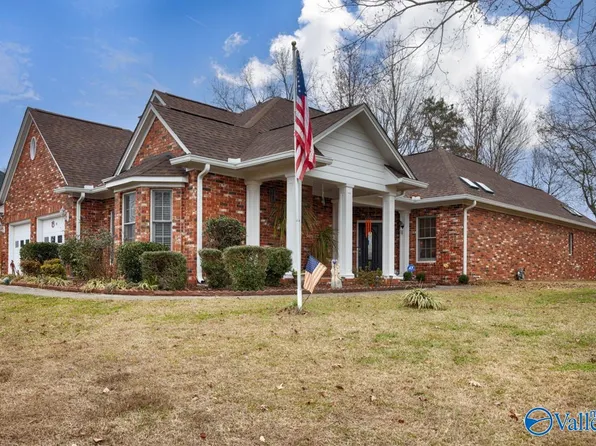 70 Cardinal Dr, Guntersville, AL 35976