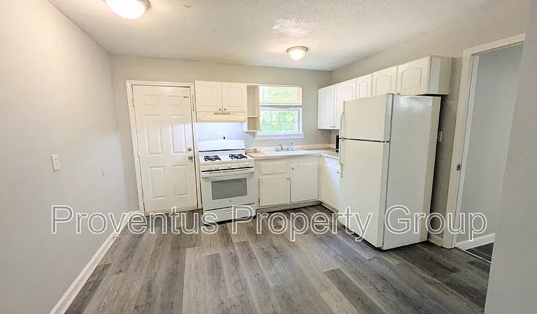 4527 Versailles Dr — Photo 9