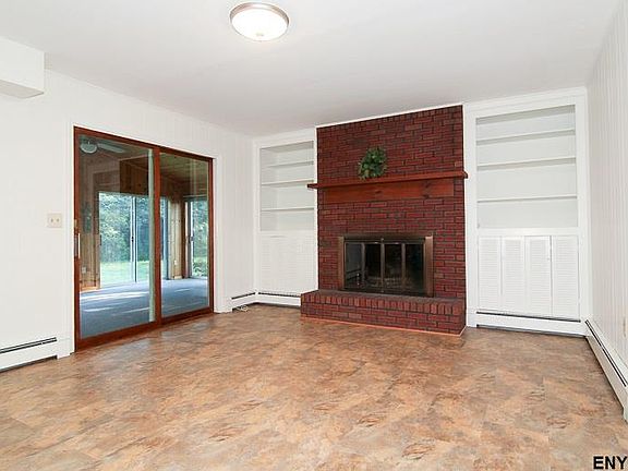 4th image of 21 Hawthorn Dr