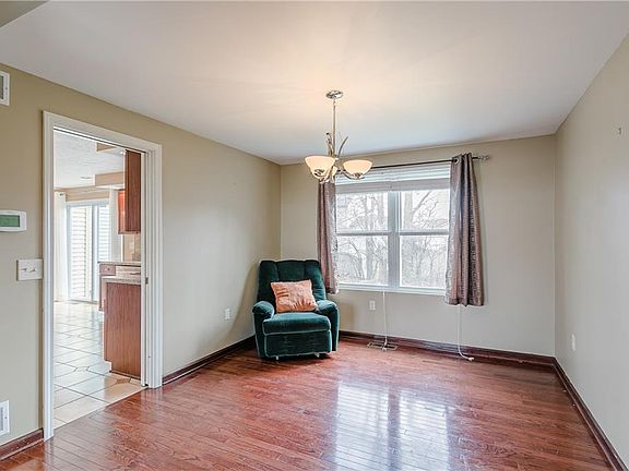 5th image of 28 Atwood Dr