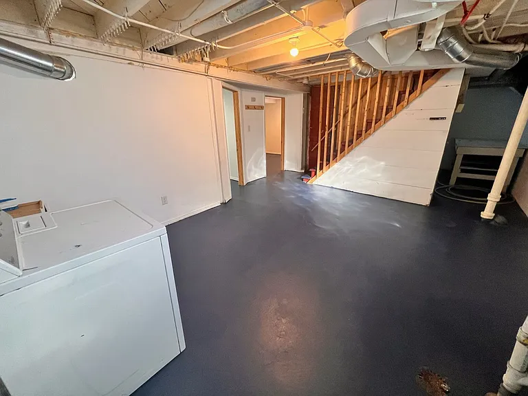 1160 Farrington St — Photo 9