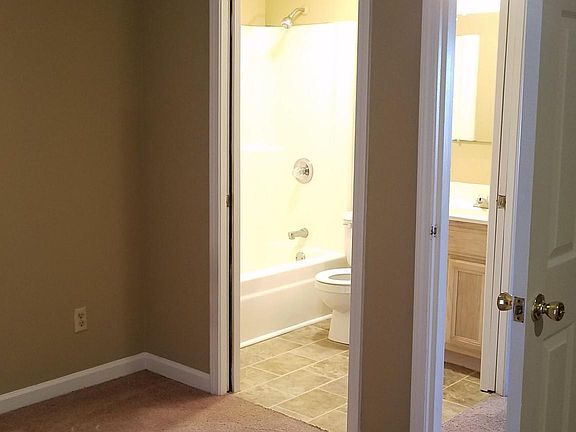 5th image of 305 Remmington Cir APT 3