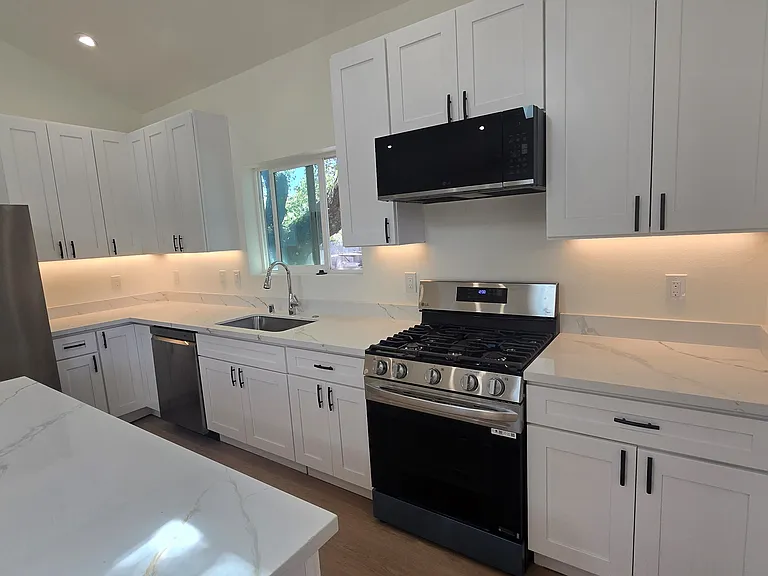 10051 Starr Rd #B — Photo 3