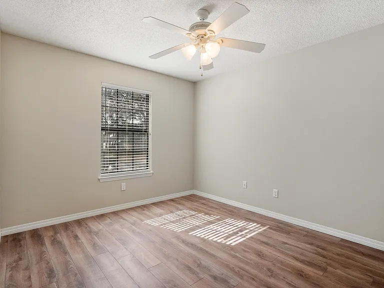 206 Esmond Ct — Photo 37