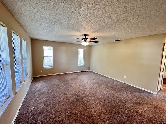 3rd image of 820 Hanford Dr