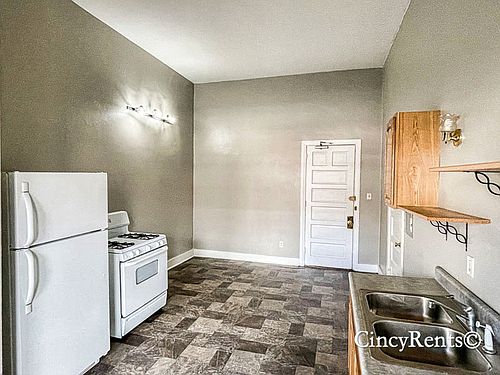4th image of 17 E Court St APT 21
