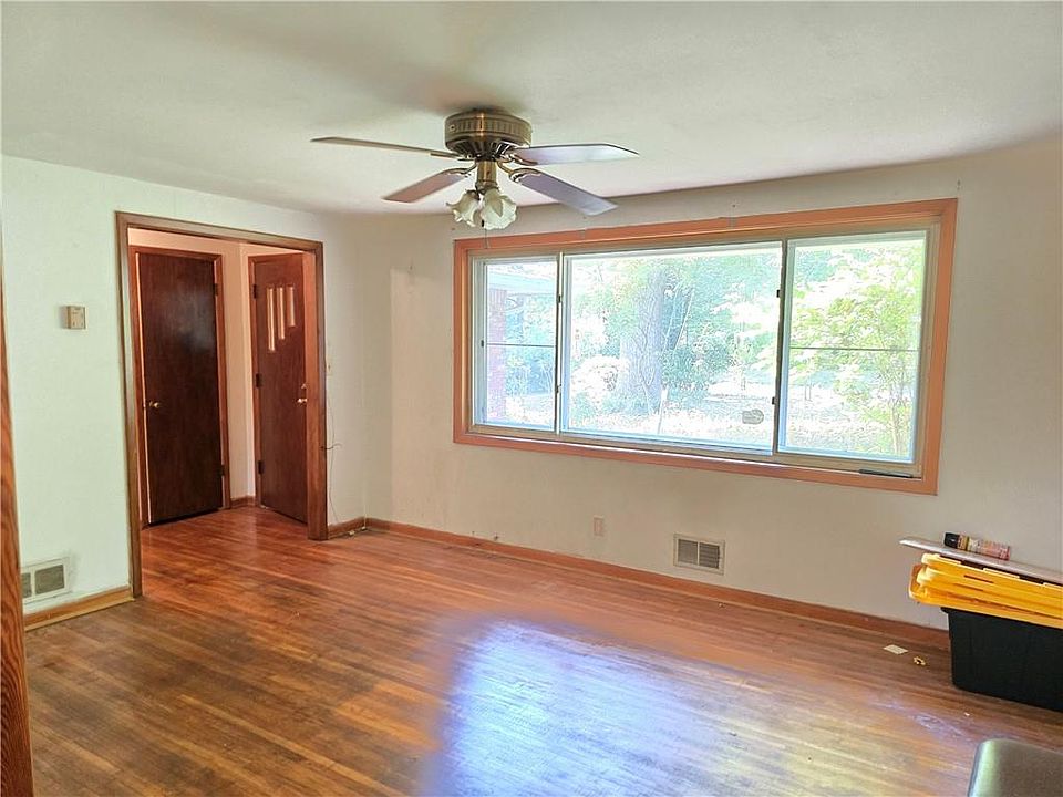 1st image of 2526 Warwick Cir