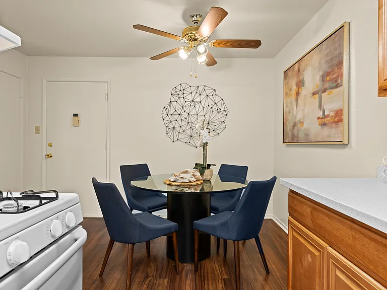 Plum Orchard Apartments — Photo 41