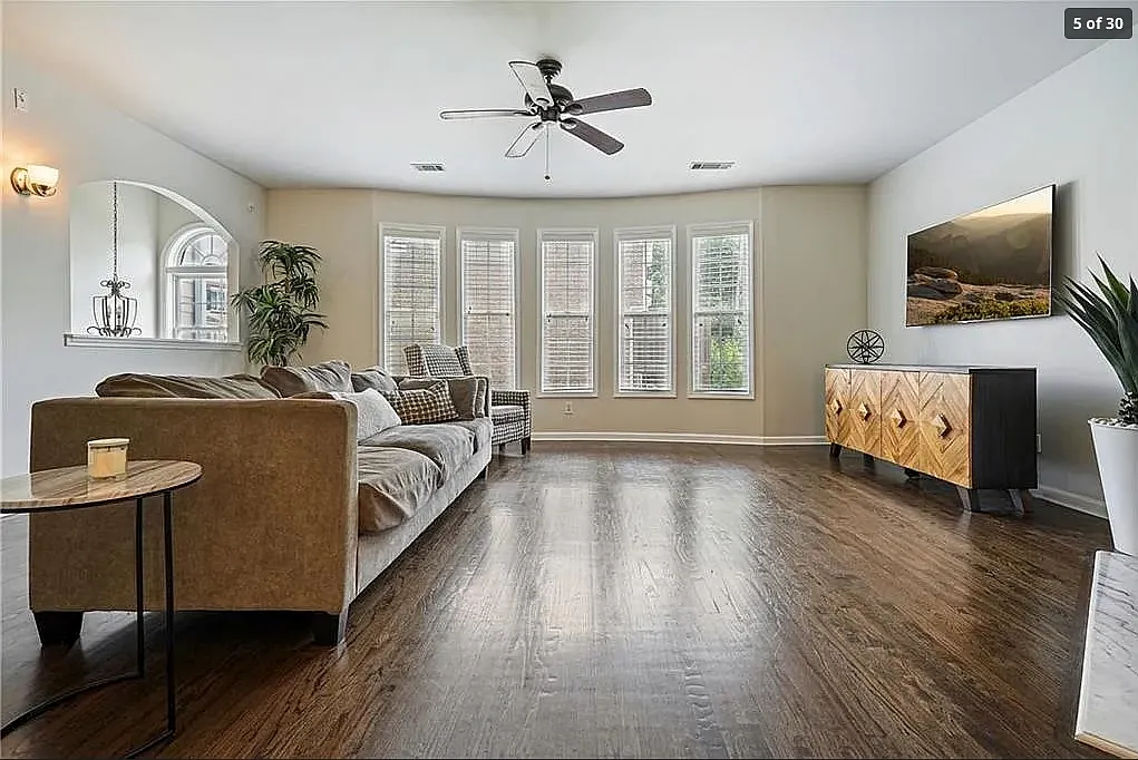 4 bed, 3.5 bath, 2580 sqft, $3,200 — Photo 1