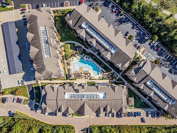 4th image of 1000 Artessa Cir #2312