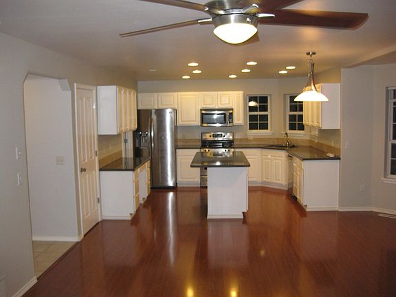 open floor plan - kitchen/dining/living room