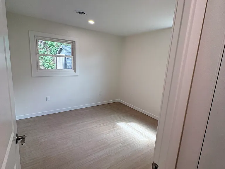 945 N Moorewood Dr — Photo 5