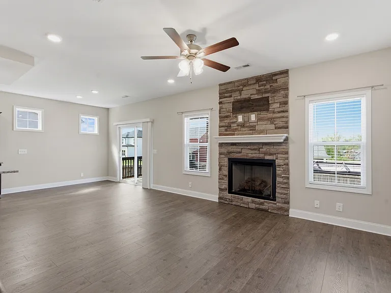 801 Marksman Ct — Photo 7