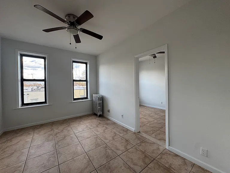 2027 Stillwell Ave #3R — Photo 4
