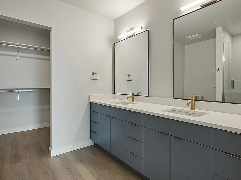 Dione | Bathroom-2