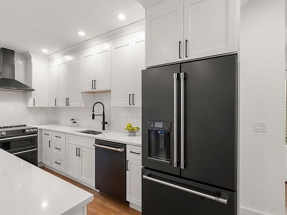 4th image of 220 Sycamore St Floor 1