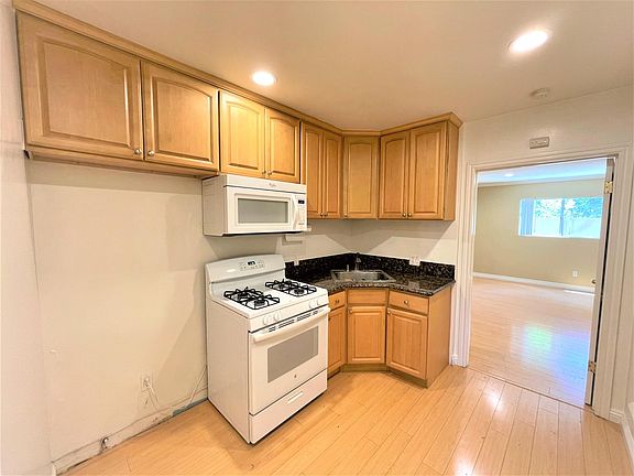 3rd image of 504 Hill Dr #I