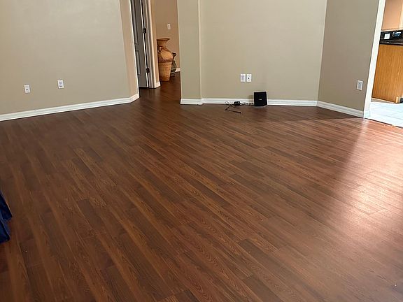 4th image of 517 Somerstone Dr