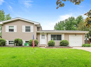762 Darlington Ln, Crystal Lake, IL 60014