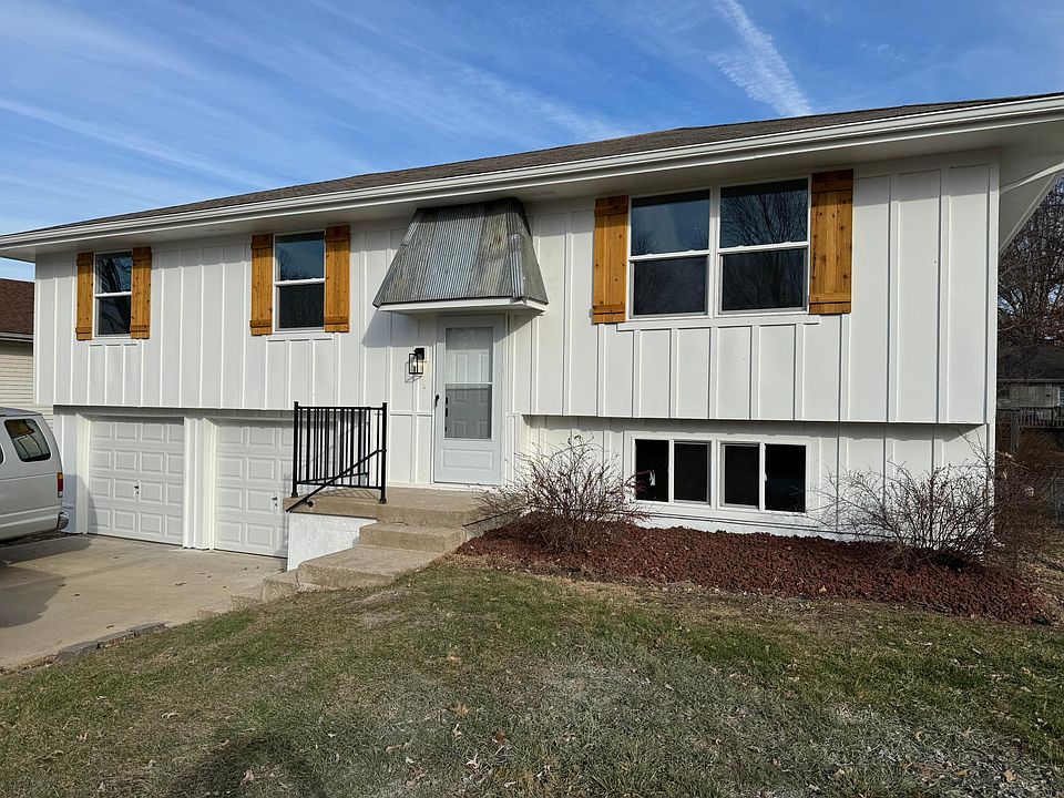 1st image of 405 NW Shamrock Ave