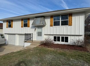405 NW Shamrock Ave, Lees Summit, MO 64081