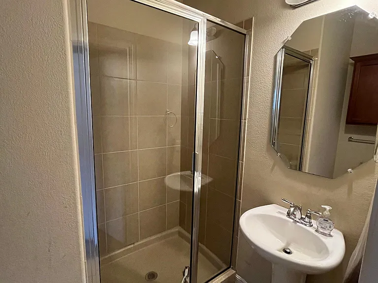 Bathroom 3 with shower