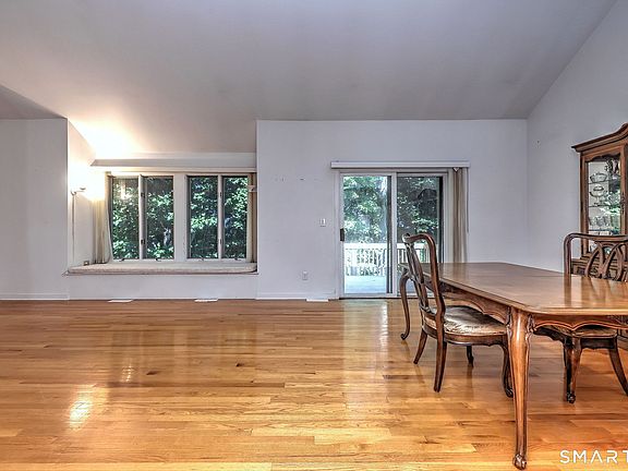 5th image of 690 Forest Road #382