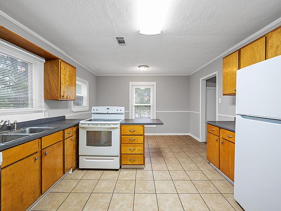 3rd image of 2081 Mae Dell Rd