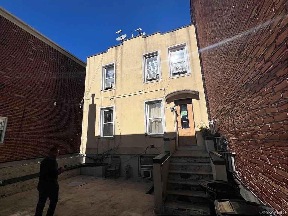 2nd image of 2123 33rd Avenue