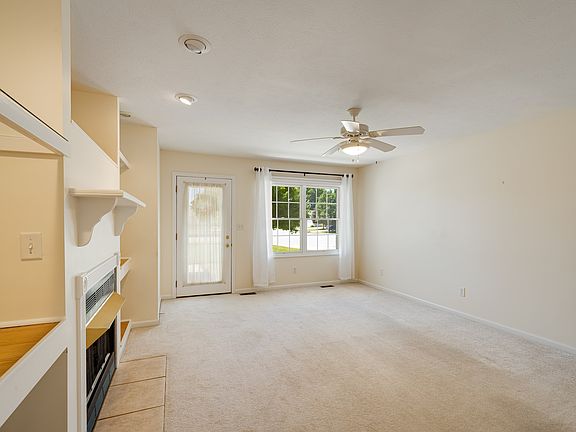 2nd image of 702 Woodridge Dr