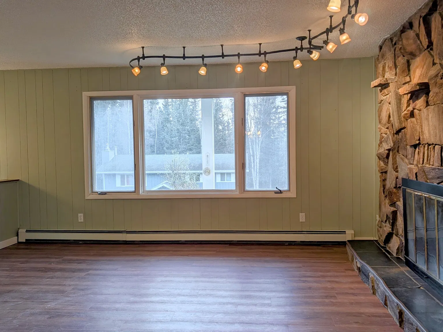 4 bed, 2030 sqft, $2,800 — Photo 4