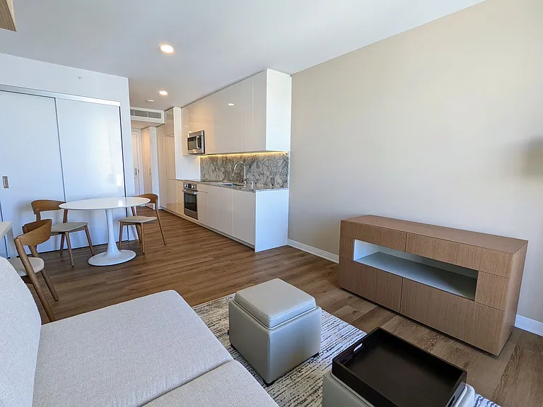 987 Queen St #3109 — Photo 1