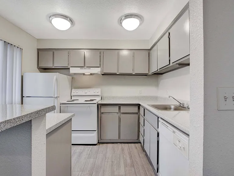 Sundance Village Apts — Photo 67