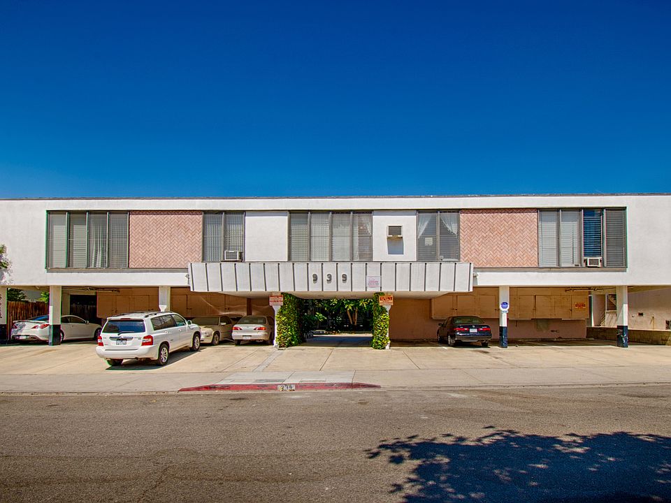 1st image of 939 N Ogden Dr
