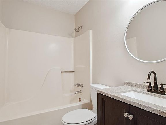 5th image of 25 Moss Dr